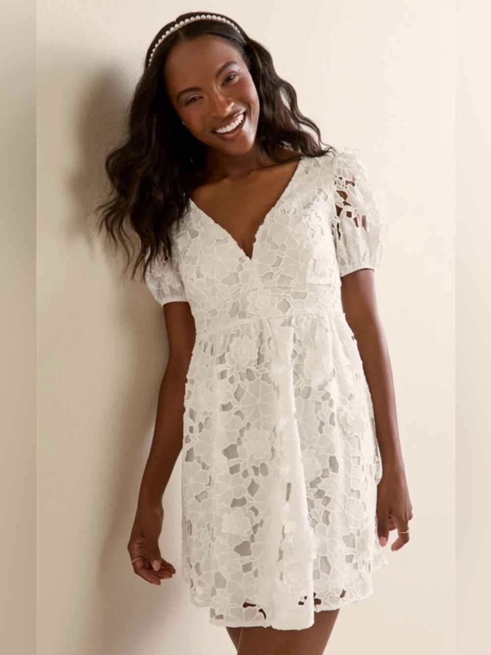 Francesca's Collections White Floral Lace V‑Neck Mini Dress